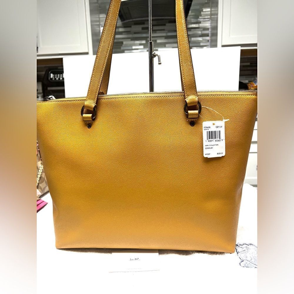 🔥🎁NWT! Coach Gallery Tote Handbag Crossgrain Leather Yellow Msrp:$328.00e - Picture 4 of 10